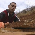 (Foto) Ovo je potomak slavnog srpskog vojvode: Živojin Mišić rukama iz kamenoloma vadi kamen, zarađuje hleb sa sedam kora