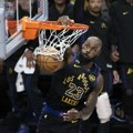 Dončić i LeBron zapalili Los Anđeles! Lejkersi prekinuli lošu seriju, "Kralj" briljira i u 42. godini! (video)
