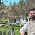 Вунене чарапе и гумени опанци: Глумац отишао на село па се усликао крај стада - оваквог га нисте видели