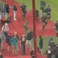 Haos na Marakani posle utakmice, svašta letelo ka terenu VIDEO