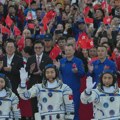 Kina lansirala letelicu sa tri astronauta upućenih ka njenoj svemirskoj stanici