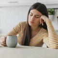 Da li kafa zaista razbuđuje - nova studija otkriva šta kofein radi našem mozgu