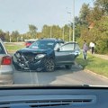 Teška saobraćajna nesreća u Zemunu: Četiri osobe povređene u sudaru dva automobila (foto)