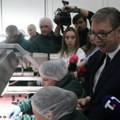 Vučić: Moramo ulagati u preradu voća, kao i u puteve