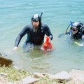 Vredne ruke očistile Glavno jezero u Beloj Crkvi Uklonjeno 100 kilograma otpada sa obale i površine