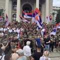 Ispred Skupštine Srbije počelo književno popodne, okupio se veliki broj građana