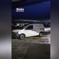Cirkus na aerodromu Hitrou: Vozač zaglavio kombi ispod krila! Putnici psovali što je izazvao otkazivanje leta, morali da traže…