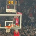 Navijači Zvezde pred derbi sa Partizanom u Evroligi posvetili pesmu Grobarima, Delije "zagrmele" iz sveg glasa