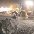 Snežna mećava pravi haos, nanosi su visine preko metar: Kamioni za čišćenje se ne gase, putari rade bez pauze