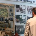 Veljko Paunović došao u Pusto Šilovo u čast svog oca, stao kod jedne fotke i nije mogao da sakrije emocije