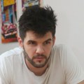 "Otac tri ćerke" Stevan Piale pokazao kako njegove starije ćerke čuvaju tek rođenu sestru: Emotivan prizor topi srca