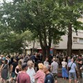 Građani Novog Sada se okupili u znak podrške Dinku Gruhonjiću