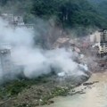 Survalo se u deliću sekunde, sve je nestalo! Ogroman odron zatrpao zgrade i ljude u Kini, kruže stravični snimci kako meštani…