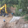 Stanari prete blokadom radova u Bloku 63, tvrde da su posečena višegodišnja stabla