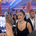 (Video) Stajling Holivud, a evri samo pljušte: Džejla Ramović zgrnula bogatstvo na svadbi: Pune ruke bakšiša