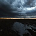 Kao da će smak sveta: Zastrašujući prizori iz Vrbasa: Nebo se potpuno zacrnilo, a jak vetar najavljuje oluju (video)