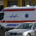 Automobil se zakucao u banderu, prednji deo smrskan: Stravična nesreća na Novom naselju u Novom Sadu (foto)