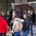 Srbi sa severa KiM pokušali da predaju zahtev za razrešenje albanskih gradonačelnika