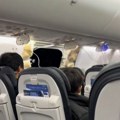 Tokom leta otpala vrata sa putničkog aviona: Amerika pokrenula istragu o incidentu Boingovog aviona (video)