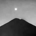 "Zvezdana NLO kapija": Bizaran prizor iznad aktivnog meksičkog vulkana: "Ništa što je čovek napravio ne može da uđe u taj…