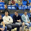 Mnogo emocija na jednoj fotki: Jović, Boriša, sin Dejana Milojevića i Miško gledaju Zvezdu i Megu