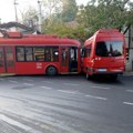 Snimak nesreće na Zvezdari: Trolejbus se zakucao u kombi, sumnja se da su mu otkazale kočnice