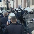 Nemiri posle sednice Skupštine Beograda, policija intervenisala i privela nekoliko ljudi (FOTO/VIDEO)