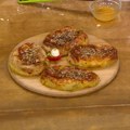 Kroketi sa stilom i kapreze salata u novom ruhu