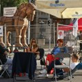 Protest neformalne grupe zaposlenih na univerzitetu nastavljen ispred Vlade Srbije