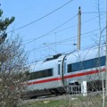 550 путника у сауни на шинама: Електрични каблови пали на воз у Немачкој