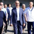Mačut i Lončar u mobilnoj ambulanti u Velikom selu pregledaju pacijente