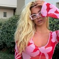 Sara Jo u skroz providnoj haljini Na letovanju sa Aleksejem Bejlogrlićem ne prestaje da mami poglede: nosi naočare za kojima…