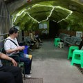 Dok se grad prži na 42 °C, ljudi silaze u skloništa iz Drugog svetskog rata: unutra ih čeka prijatnih 20 stepeni