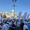 Lekovi, obnova štale, teren za košarku: Da li klijentelistička kampanja može SNS-u da dovede nove birače?