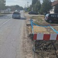Železnička ili „Ulica plavih traka“? Vodovodne cevi pucaju, a tragovi havarija nižu se Duvanikom Železnička ulica