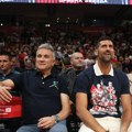 Novak Đoković veličanstveno dočekan u Areni, pored njega sedi tata Srđan, usledilo skandiranje