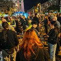 FOTO: Okupljanje pred komemorativnu šetnju povodom 23 meseca od pada nadstrešnice
