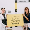 Gimnazija Raška dobila najsavremeniji Mejkers lab: Đaci će praviti robote, razvijati "Pametne gradove" i snimati podkaste…