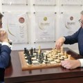 Srpski i makedonski predsednik odigrali partiju šaha, posetili vinski podrum, ručali u Vranju (FOTO)
