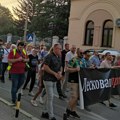 Protest u Leskovcu: Zahtev lokalnim vlastima da deca i prosvetni radnici dobiju po 15.000 dinara