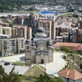Srbi s Kosova ostaju da noće u zgradi koju su im rekli da napuste