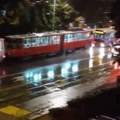 Kiša napravila pravu pometnju: Stoje tramvaji na Banovom brdu i u Bulevaru kralja Aleksandra (foto)