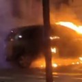Šok prizor u centru Beograda Plamen bukvalno progutao automobil (VIDEO)