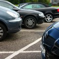 Bahato ponašanje vozača u Železniku: "Ovako sebi čuvaju parking, a mi ostali smo ovce što jurimo!" nije realno da ovo rade…