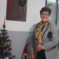 Obišla Evropu, ali se vratila u Topolu: Svetlana postala upravnca svoje zgrade, komšinice zajedno okitile ulaz