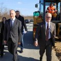 Gradonačelnik Đurić i ministar vesić obišli radove Obnova lokalnih i regionalnih puteva