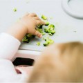 Roditeljstvo: Pustiti bebu da jede sama - da ili ne