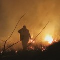 Vatra preti kućama u povratničkom selu, a vatrogasaca nema na vidiku Dramatična situacija na severu KiM
