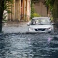 Stravične scene: Sve je pod vodom; Poginulo najmanje 30 osoba, stotine raseljeno VIDEO