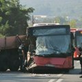 Vozač autobusa 551 u šoku posle udesa: "Ne znam šta se desilo, samo sam video kamion ispred sebe"